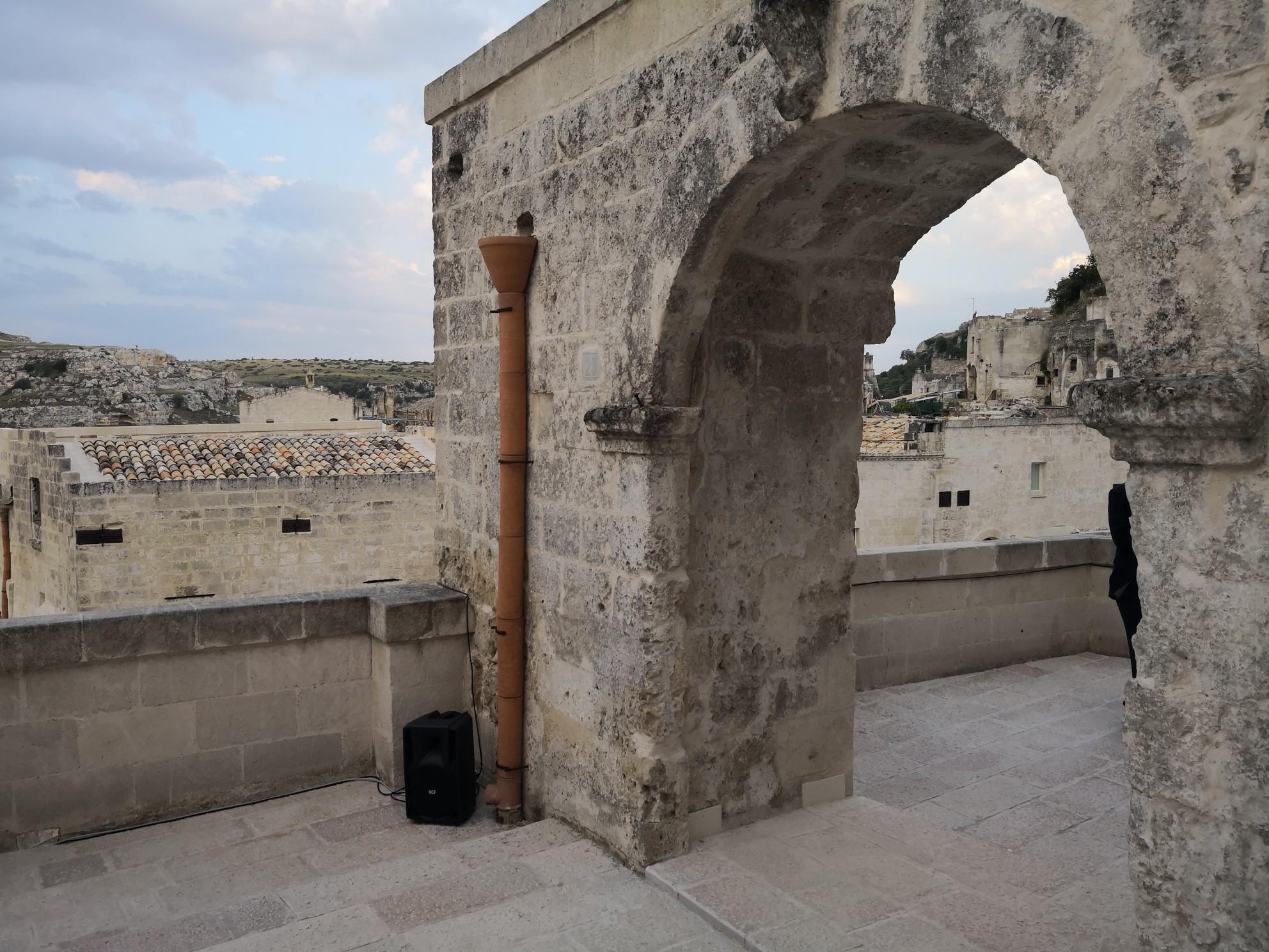 Aquatio Cave Luxury Hotel&SPA Matera Esterno foto The gate of the castle