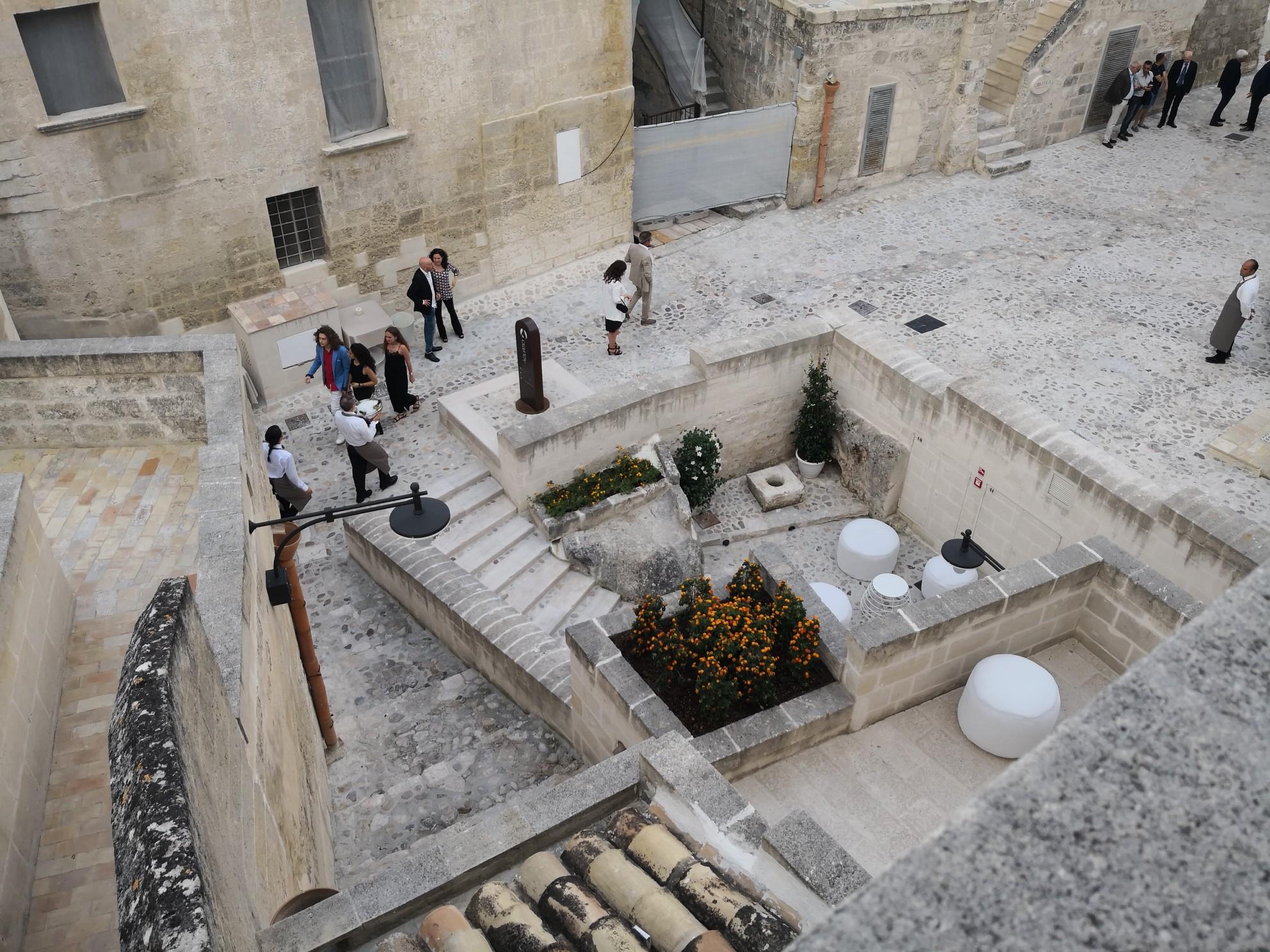 Aquatio Cave Luxury Hotel&SPA Matera Esterno foto The courtyard of the museum
