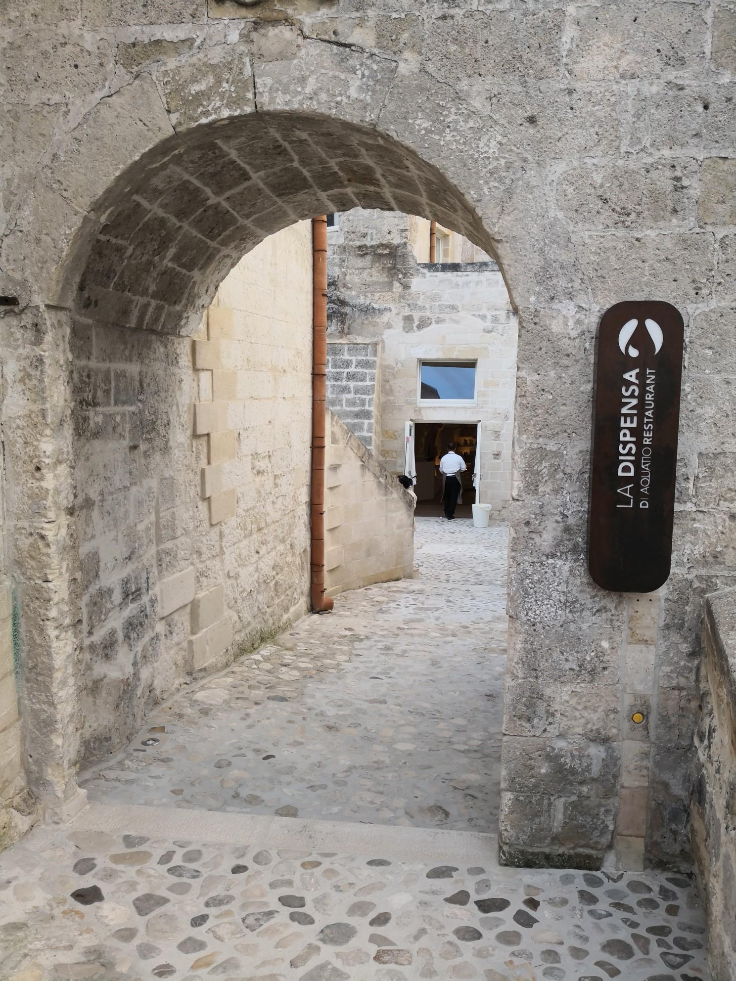 Aquatio Cave Luxury Hotel&SPA Matera Esterno foto The entrance to the restaurant