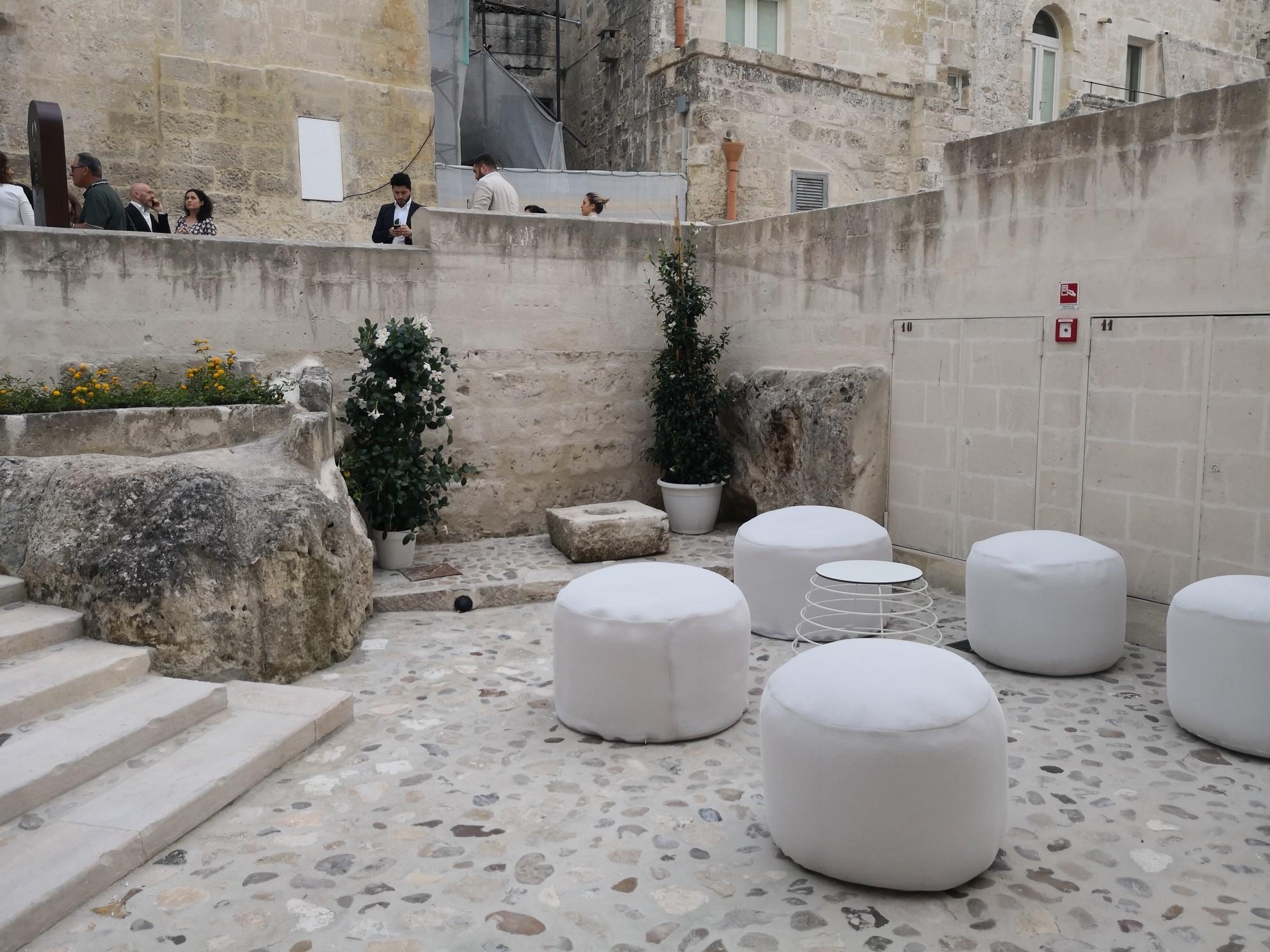 Aquatio Cave Luxury Hotel&SPA Matera Esterno foto The courtyard of the museum