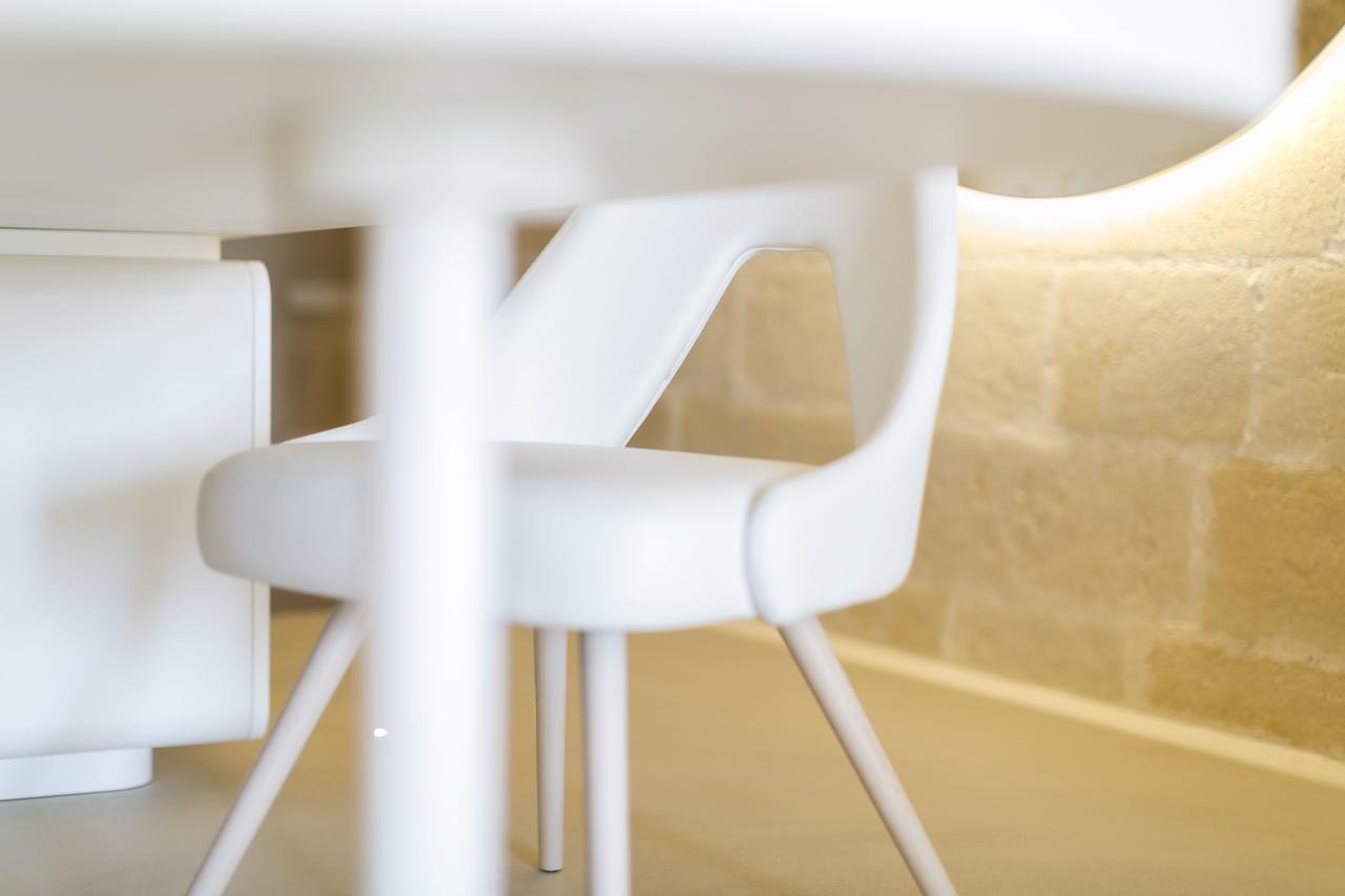 Aquatio Cave Luxury Hotel&SPA Matera Esterno foto Detail of the chairs