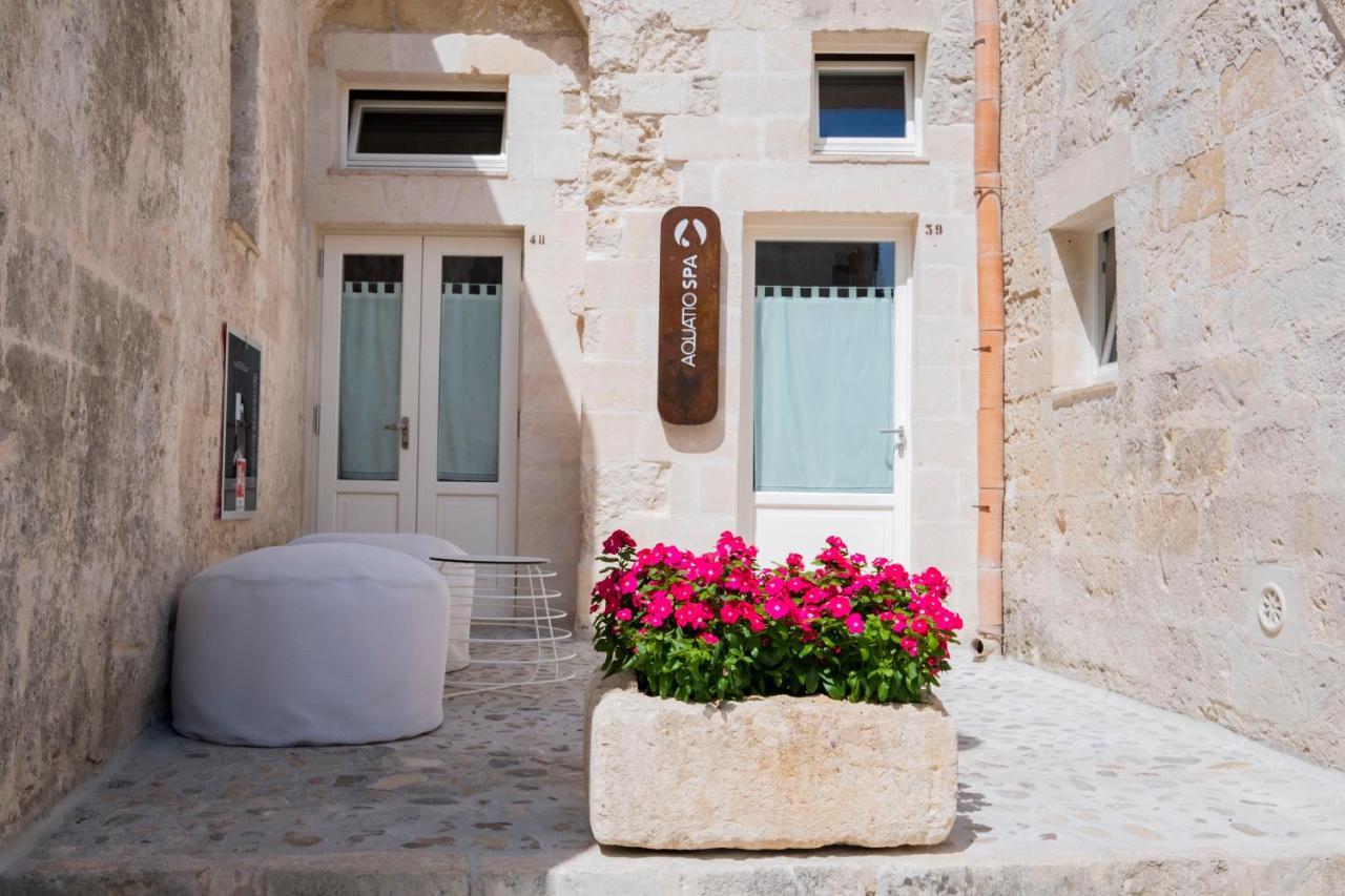 Aquatio Cave Luxury Hotel&SPA Matera Esterno foto A street in the old town